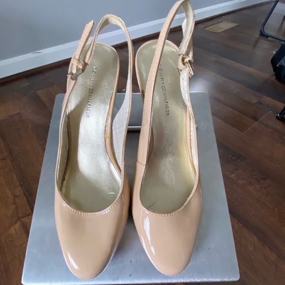 Tommy Hilfiger Nude Round Toe Slingback pumps - Picture 2 of 6